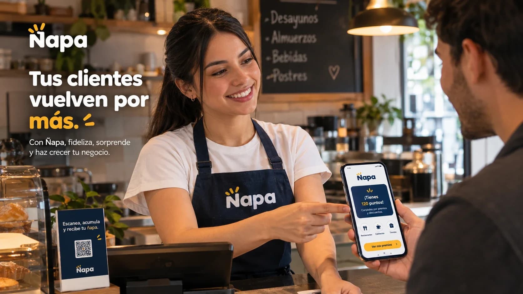 Tus clientes vuelven por más. Con Ñapa, fideliza, sorprende y haz crecer tu negocio. Una barista muestra a su cliente sus puntos de Ñapa en el celular.